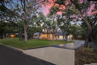 135 Canyon Creek Dr, San Antonio, TX 78232