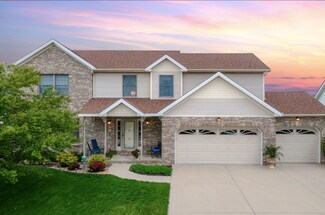 17 Rosewood Ct, Bloomington, IL 61704