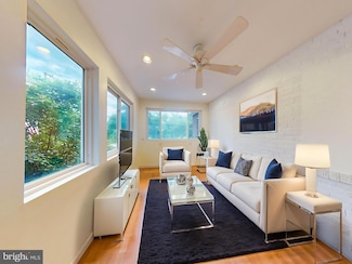 3137 S Glebe Rd Unit 1, Arlington, VA 22202