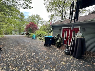 152 Fairview Ave, Mount Pocono, PA 18344