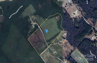 600 Mills House Ln, Spring Lake, NC 28390