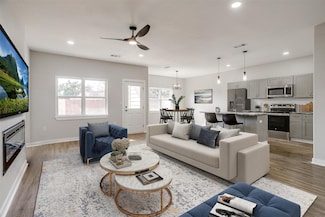 2604 Creekview Dr, Granbury, TX 76048
