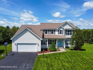 3 Excalibur Ct, Rexford, NY 12148