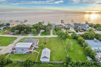 1436 Bayshore Dr, Kemah, TX 77565