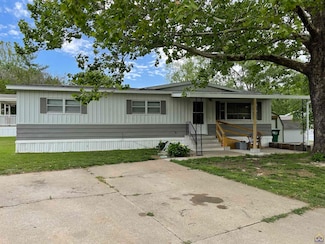 4630 SE Girard St, Topeka, KS 66609