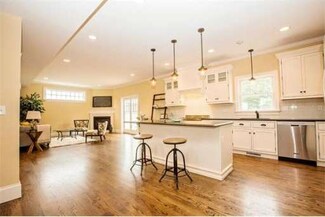 368 Elm St, Dartmouth, MA 02748