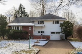 10 Center St, Cresskill, NJ 07626