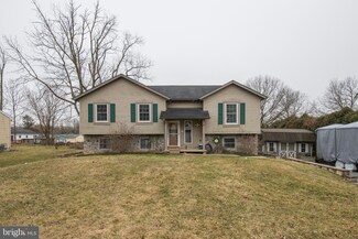 2370 Downing St, Reading, PA 19605