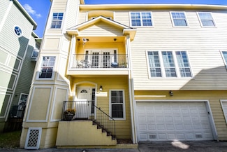 1129 W 15th 1 2 St Unit B, Houston, TX 77008