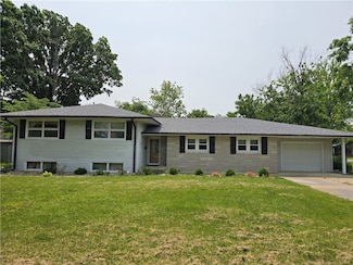 9 Orchard Dr, Charleston, IL 61920