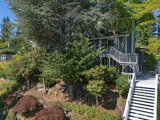 3217 48th Ave SW, Seattle, WA 98116