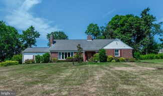 320 Lenape Dr, Berwyn, PA 19312