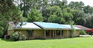 706 Avenue A, Huntington, TX 75949