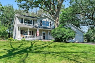 621 Twelve Oaks Ln, Hudson, WI 54016