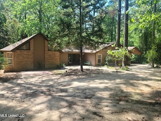 54 Pinewood Dr, Petal, MS 39465