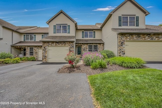 33 Hedge Row Run, Clarks Summit, PA 18411