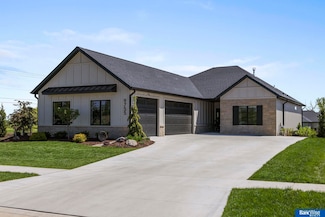9755 Hillcrest Trail, Lincoln, NE 68520