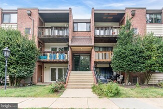 10722 West Dr Unit 101, Fairfax, VA 22030