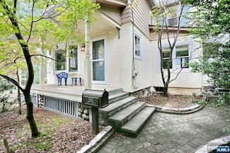 260 Glen Ave, Midland Park, NJ 07432