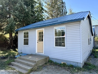 501 School St, Mullan, ID 83846