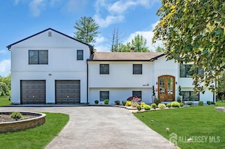 24 Bentley Rd, Monroe Township, NJ 08831