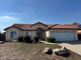 285 Claremont Ave, Sanger, CA 93657