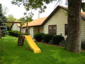 113 North St, Monroe Center, IL 61052