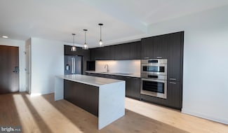 4710 Elm St Unit 2B-E-0206, Bethesda, MD 20814