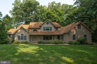 400 Captain Robinson Dr, Avondale, PA 19311