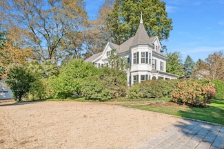 187 Main St, Wenham, MA 01984
