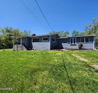 8621 Three Points Rd, Knoxville, TN 37924