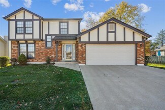 942 Oakwood Farms Ln, Ballwin, MO 63021