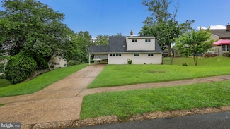 319 Holly Dr, Levittown, PA 19055
