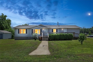 101 Metcalf St, Maxwell, IA 50161