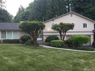 2302 W Hills Dr, Longview, WA 98632
