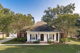 2344 Riverside Dr, Port Allen, LA 70767