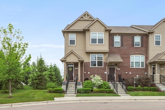 2605 Helmsdale Cir, Rochester Hills, MI 48307