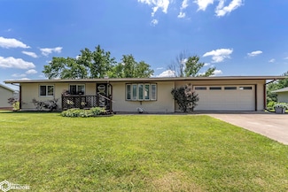 127 Orchard Ln, Columbus Junction, IA 52738