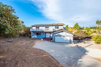 824 Evergreen Ln, Vista, CA 92084