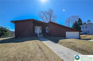2228 Skyline Dr, Slatington, PA 18080