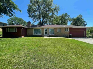 1805 SE 37th St, Topeka, KS 66605