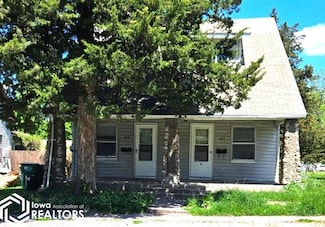 703 W Briggs Ave, Fairfield, IA 52556