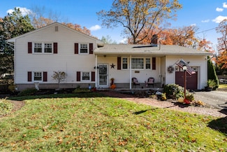 28 Fallon Dr, North Haven, CT 06473