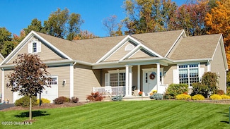 18 Indigo Ct, Selkirk, NY 12158
