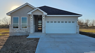 16107 Vaquero Dr, Atascosa, TX 78002