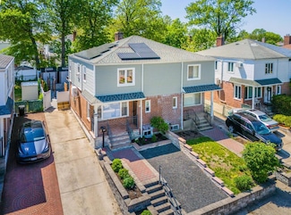 5326 207th St, Oakland Gardens, NY 11364