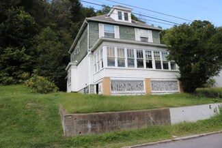 752 Mckinley Ave, East Vandergrift, PA 15629