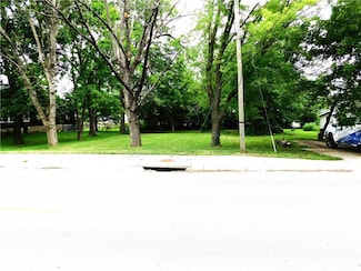 805 S Pine St, Holden, MO 64040