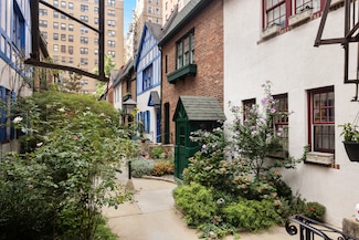 262 W 95th St Unit 2, New York, NY 10025