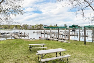 46 King St, Wolfeboro, NH 03894